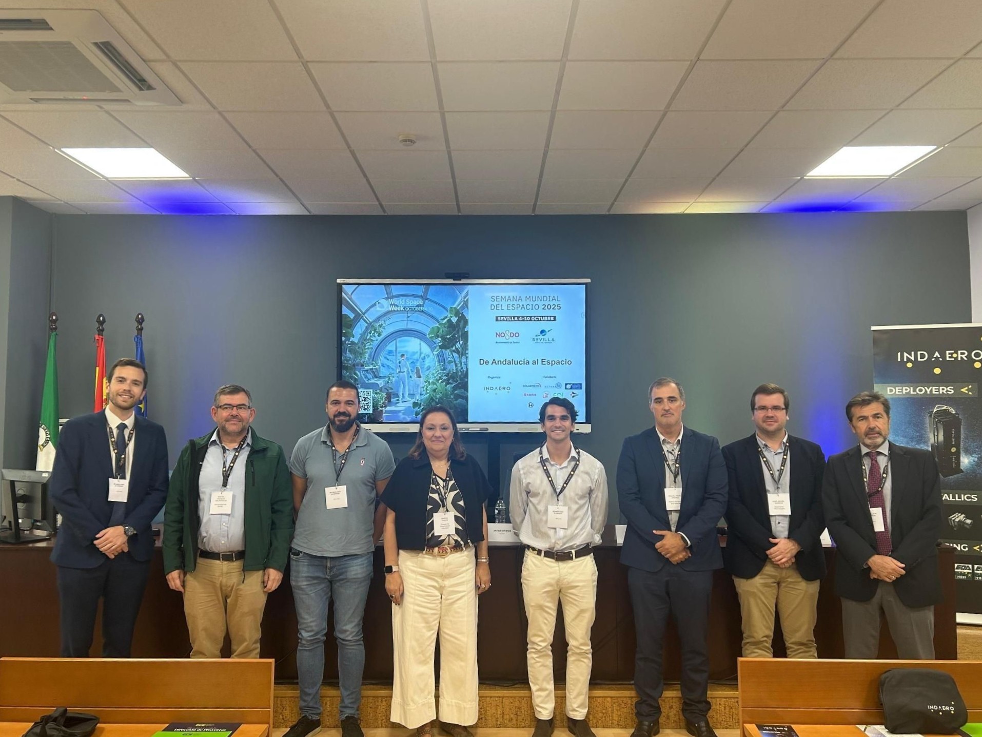 Group photo of the speakers. Javier (CEO), fourth from the right.